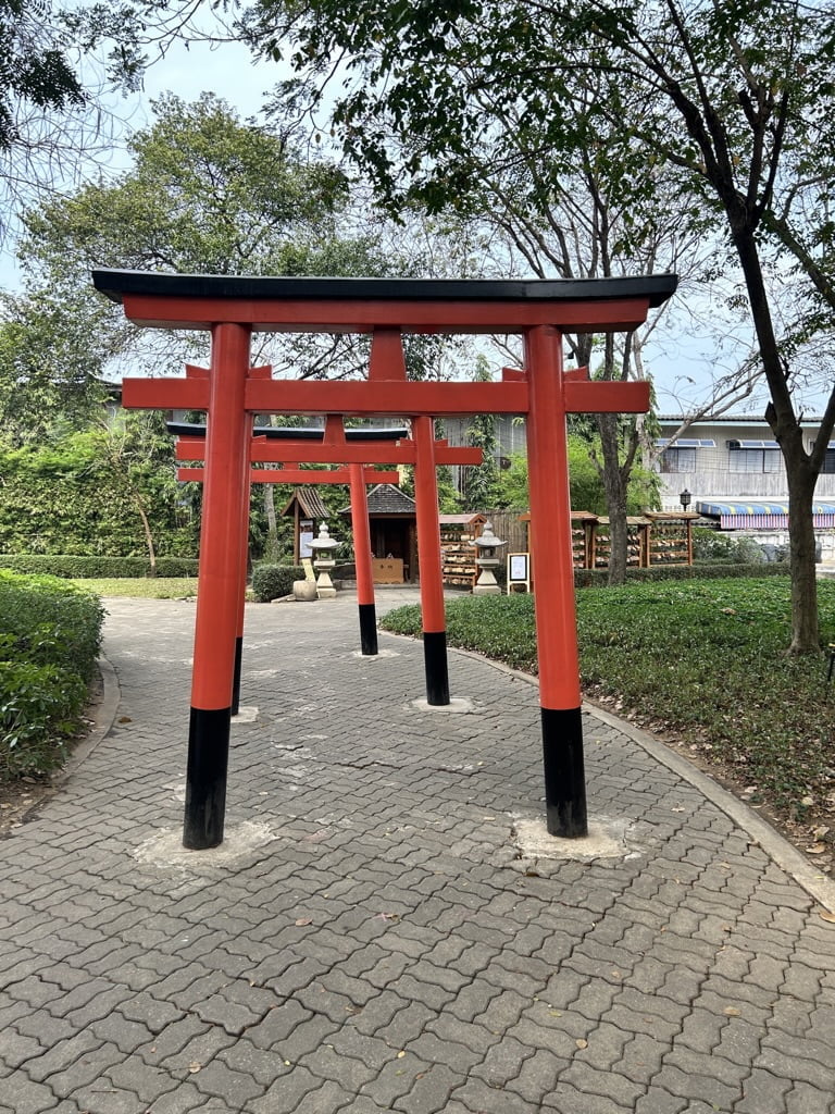 tradycyjne japońskie konstrukcje w wiosce japońskiej Ayutthaya