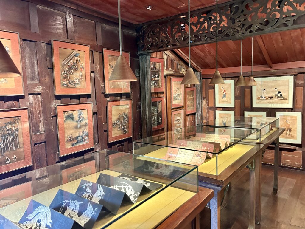 Jim Thompson House - klimatyczne miejsce w Bangkoku 3 kolekcja eksponatów w jim thompson house