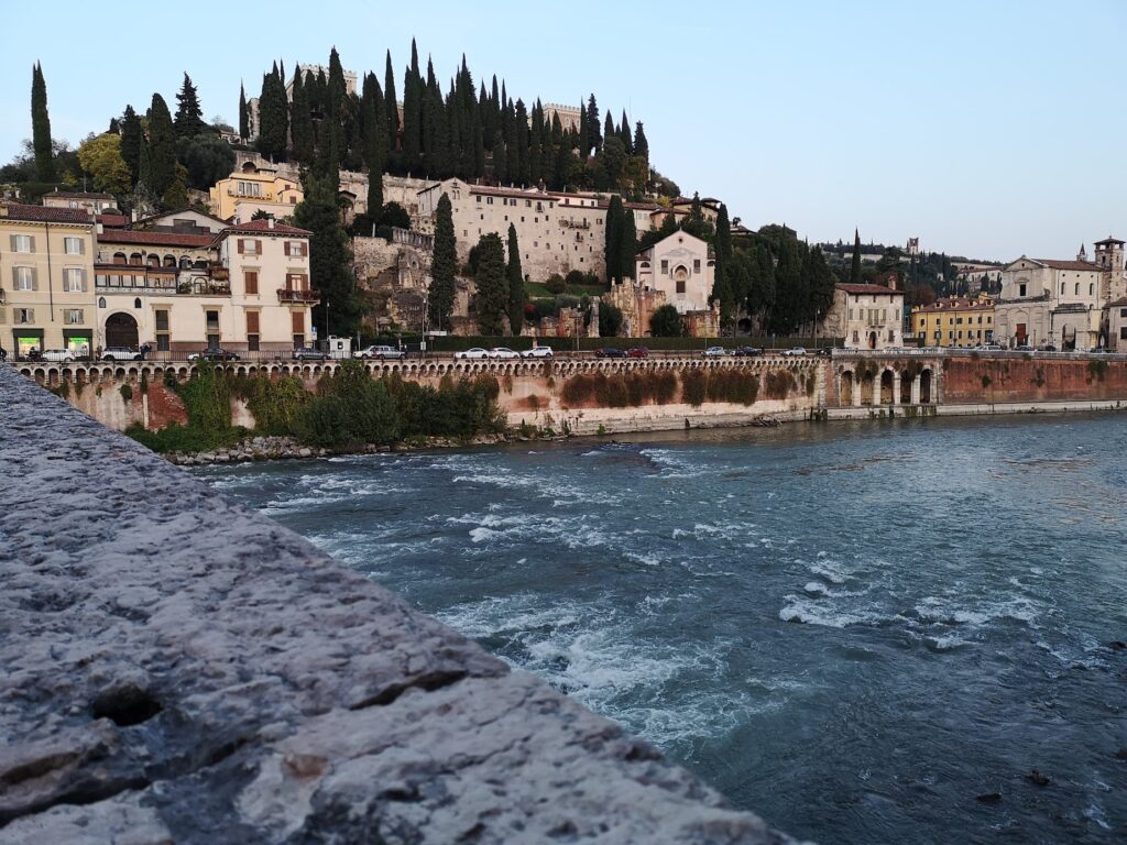 Wzgórze Castel San Pietro w Veronie