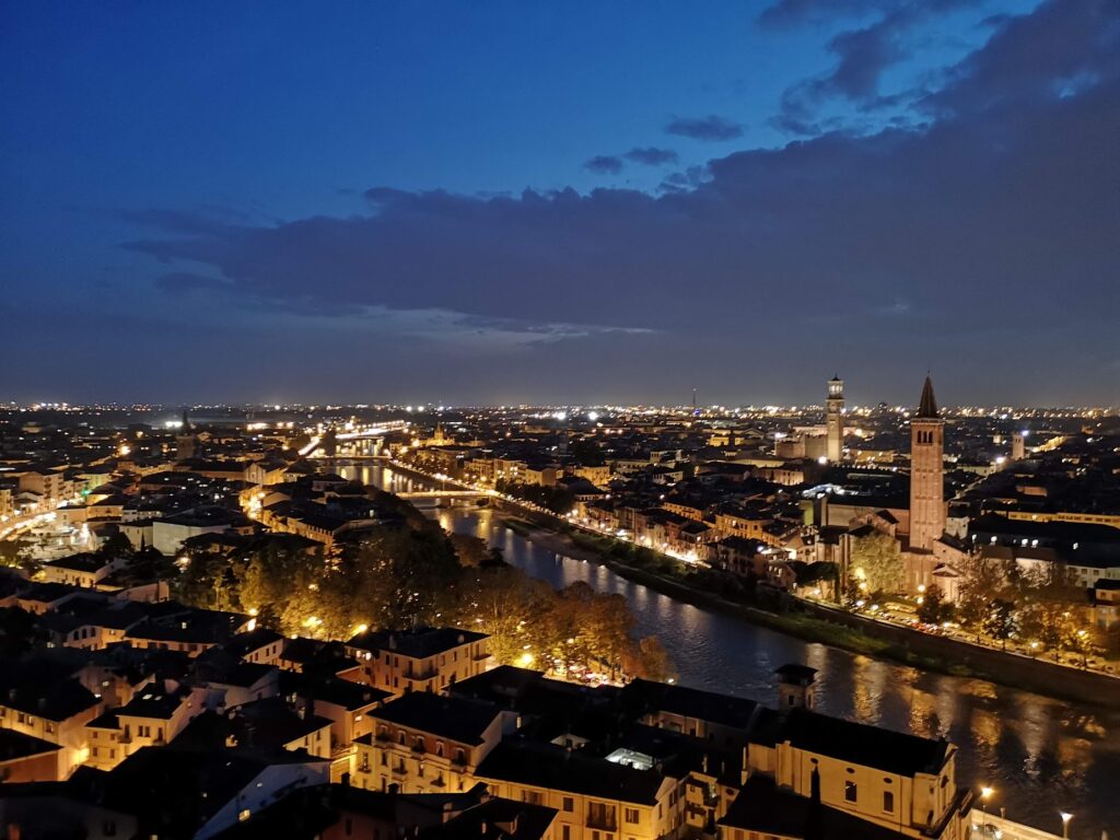 widok z Wzgórza Castel San Pietro