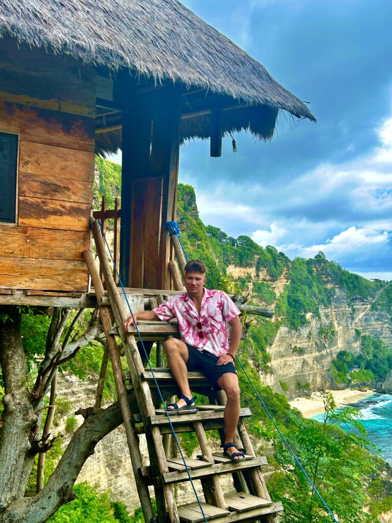 instagramowe miejsce na Bali - Nusa Penida Treehouse domek na drzewie 