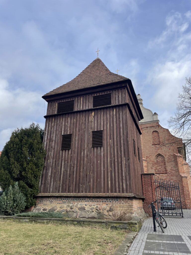 Kościół św. Wojciecha w Poznaniu: Świadectwo Czasu 3 dzwonnica przy kościele św. Wojciecha w Poznaniu