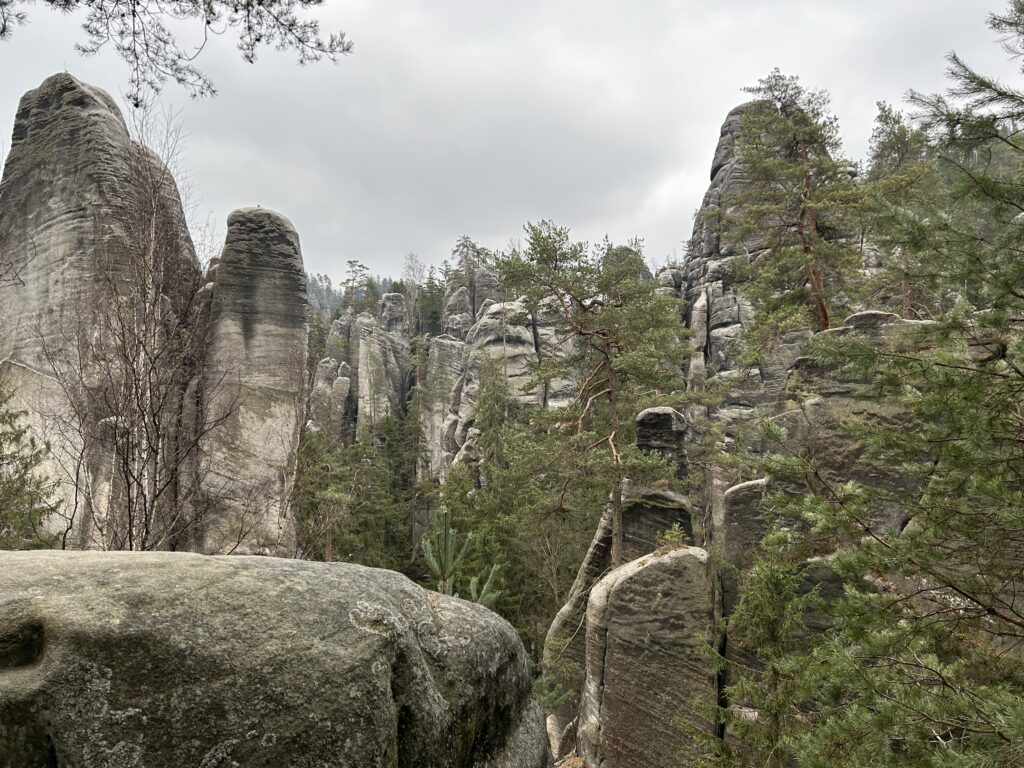 Skalne miasto Czechy - Adrspach i Teplickie skały 1 panorama na skalne miasto w Czechach Adrspach
