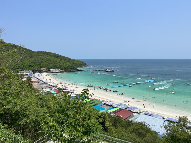 Ko Lan małą rajska wyspa koło Pattaya Tajlandia