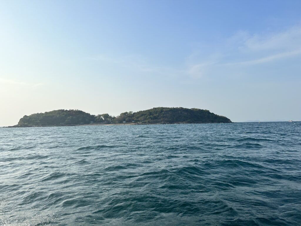 Ko Lan- mała rajska wyspa koło Pattaya w Tajlandii 1 Wyspa Koh Laan widok z wody