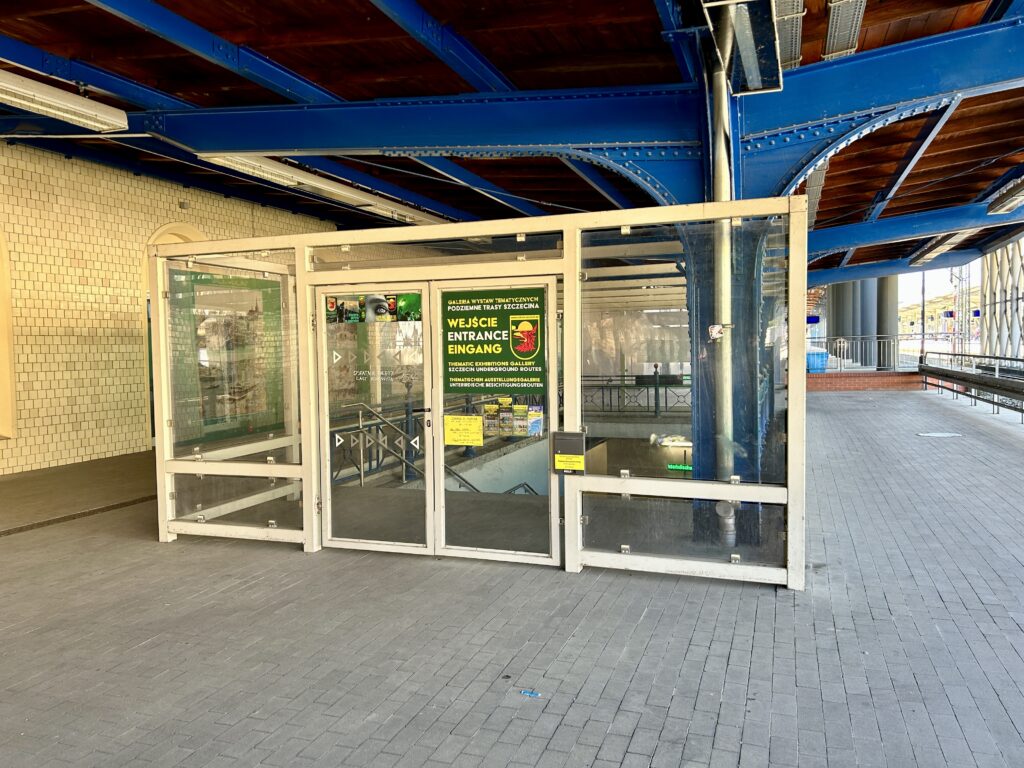 wejście do podziemi w Szczecinie