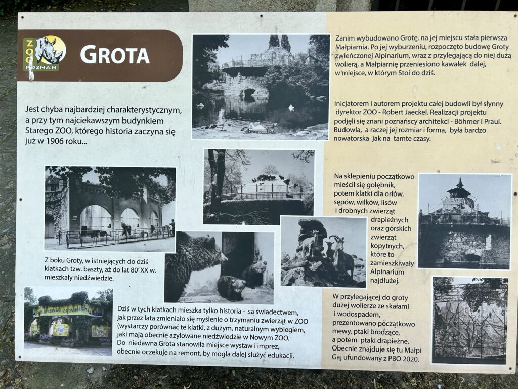 tablica z historią starego zoo i klatek dla niedźwiedzi w Poznańskim starym zoo