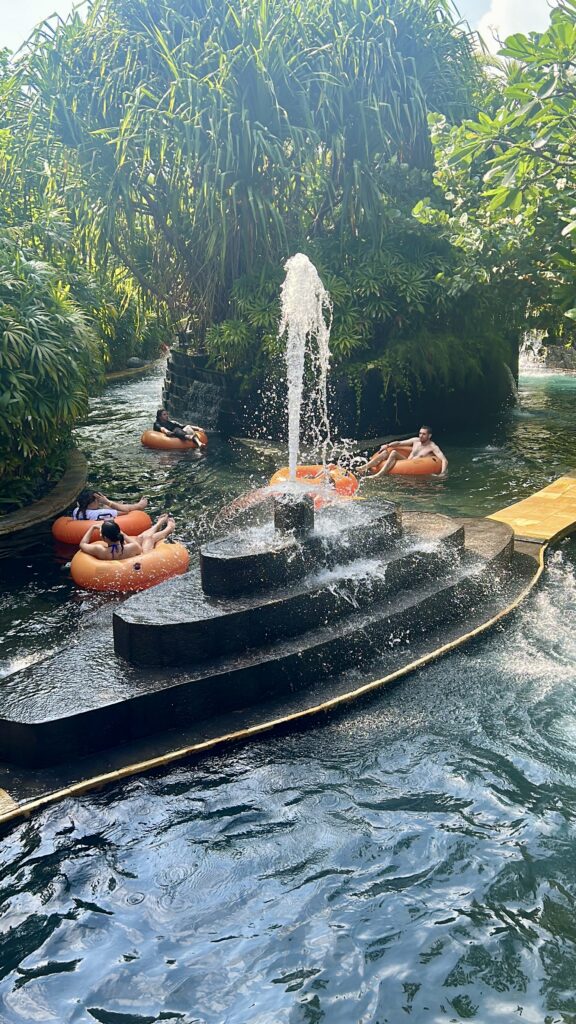 rzeka do pływania w pontonach WaterBom na Bali Kuta