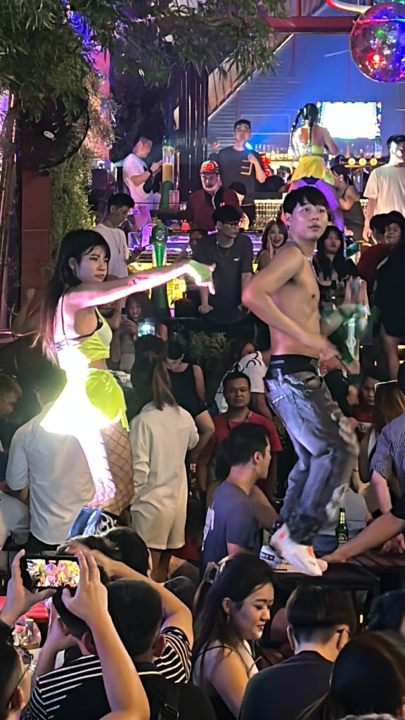 impreza na khaosan w Bangkoku