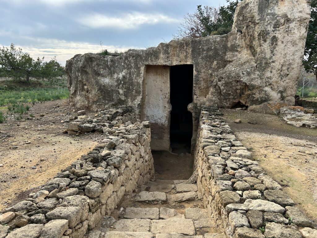 Grobowce Królewskie Pafos - Odkryj 7 Tajemnic Starożytności -
