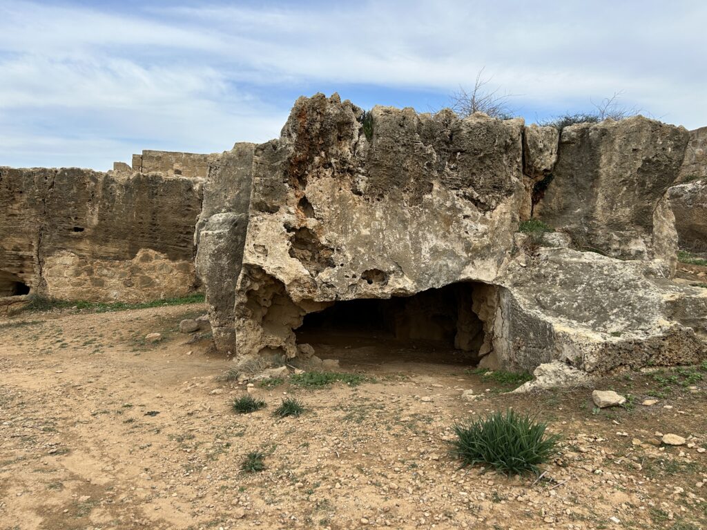 Grobowce Królewskie Pafos - Odkryj 7 Tajemnic Starożytności -
