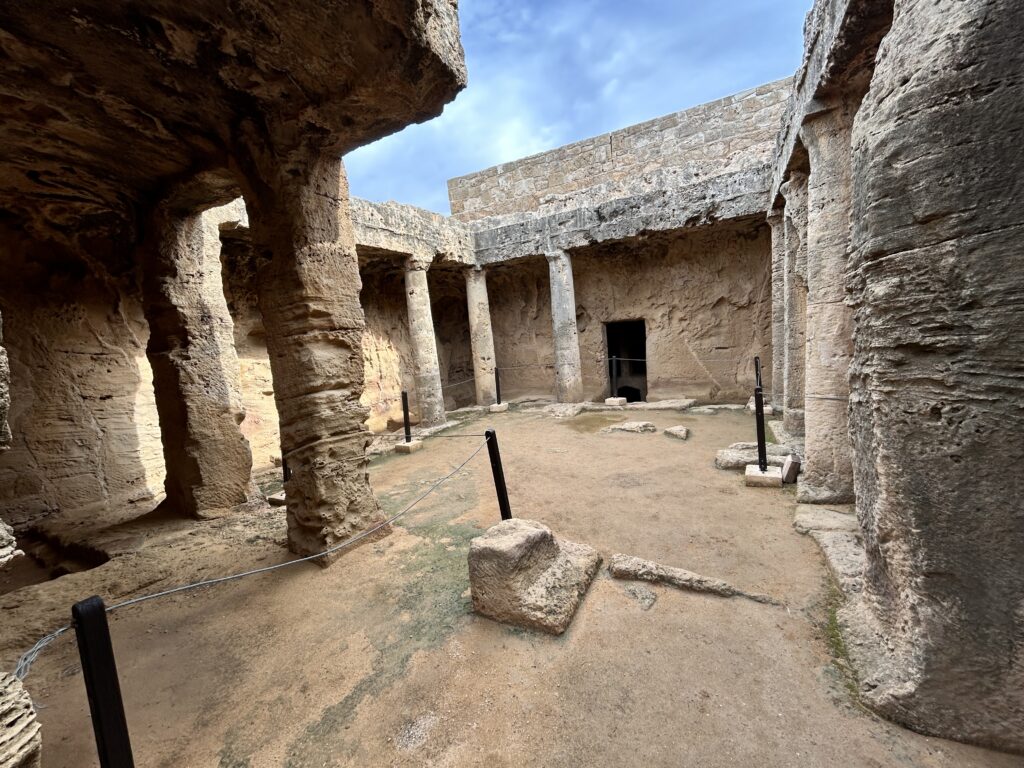 warto zobaczyć w Pafos - grobowiec królewski