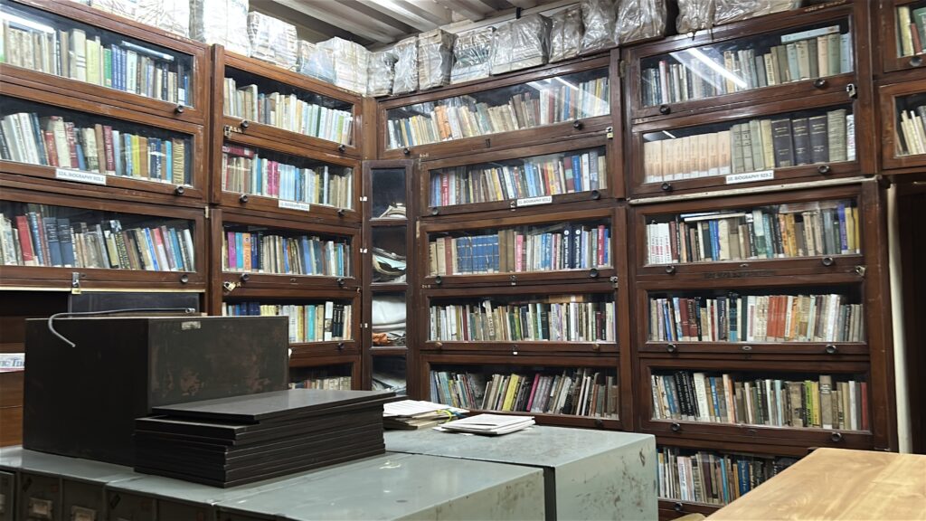 biblioteka w domu Gandhiego