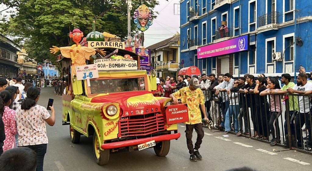 Karnawał 2025 w Goa, jak się bawią w Panaji? 2 kolorowa parada z okazji karnawału w Goa Panaji