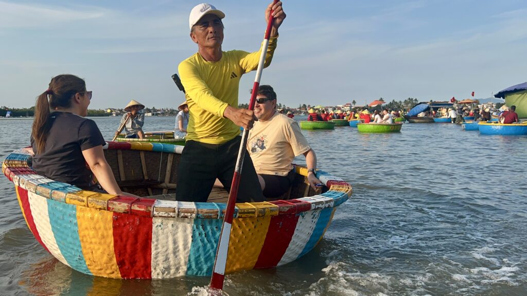 coconut boat lodka kokosowa w Wietnamie