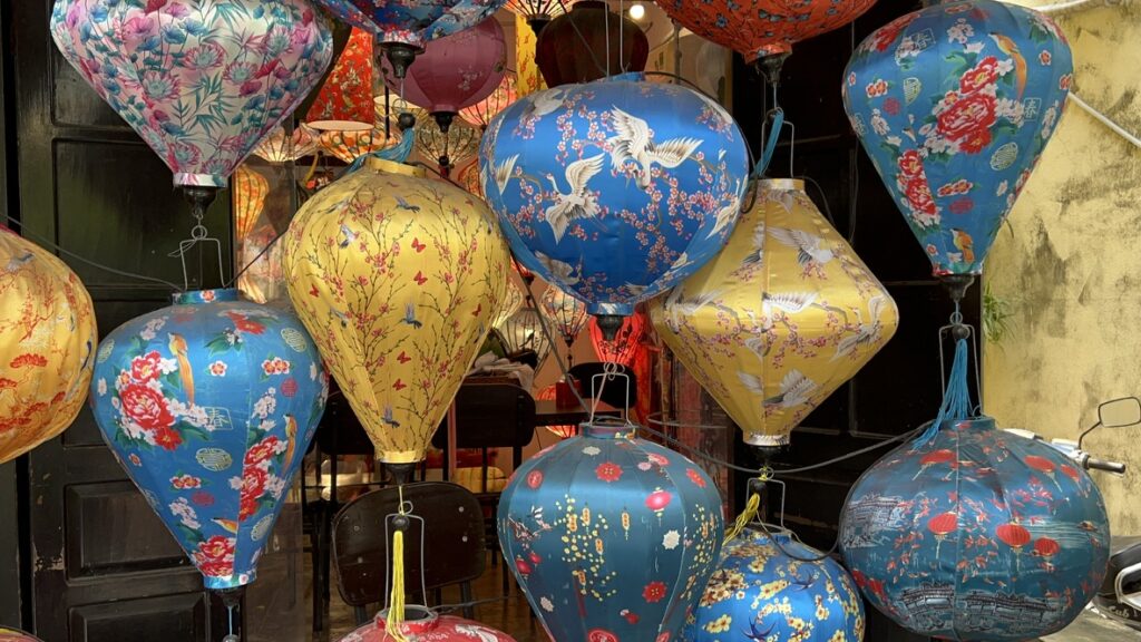 tradycyjne lampiony w hoi an