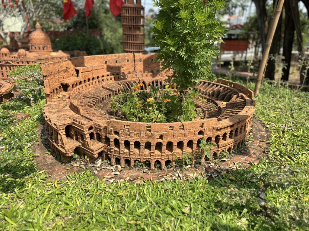 Miniaturowe Kolo są wykonane z terakoty - wioska terakoty hoi an Wietnam