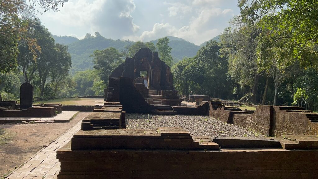 My Son Sanctuary - Ukryta Perła Wietnamu Która Przebija Słynne Angkor Wat 5 ruiny w my son sanctuary