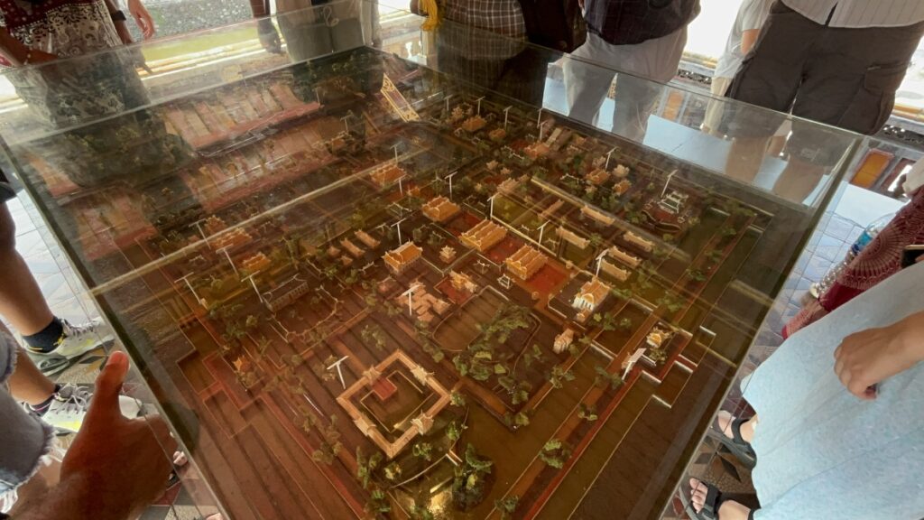 Atrakcje Hue - ZAKAZANE miasto i monumentalne grobowce 3 plan zakazanego cesarskiego miasta Hue Wietnam warto zobaczyć