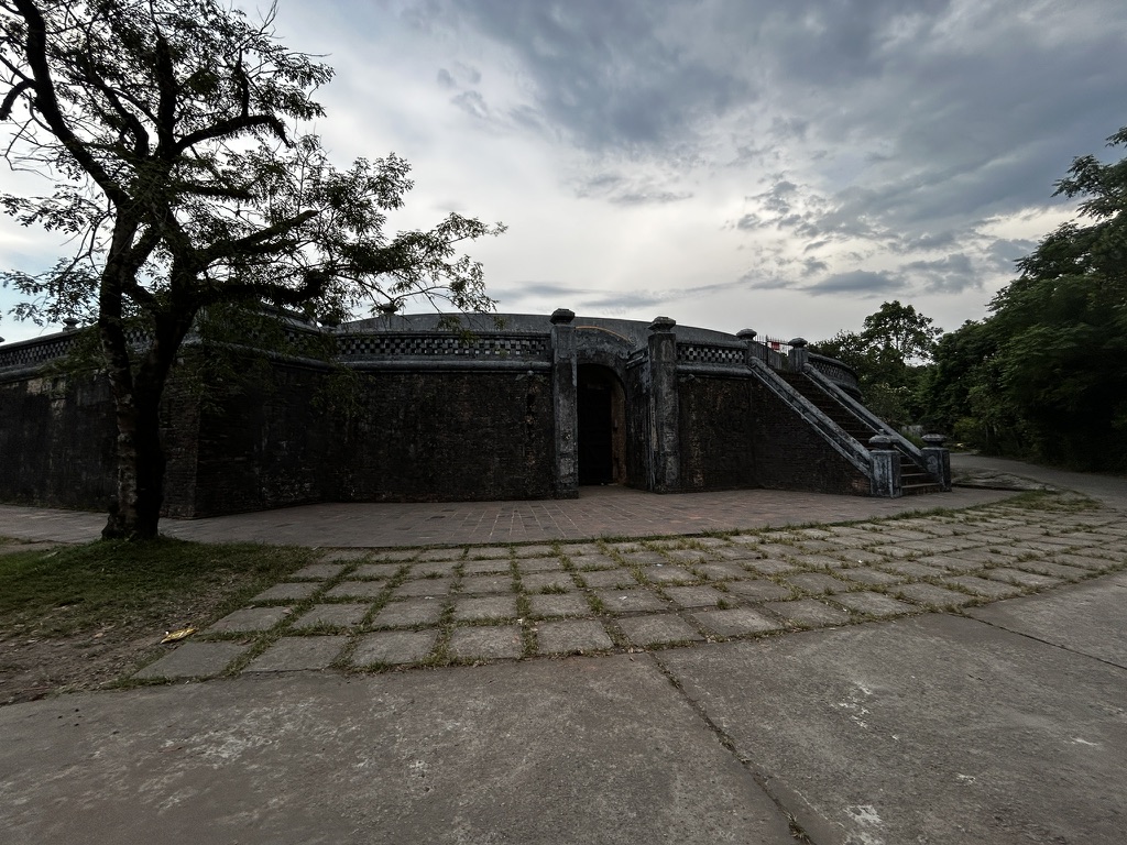 Atrakcje Hue - ZAKAZANE miasto i monumentalne grobowce 15 Arena walki tygrysów ze słoniami w Hue