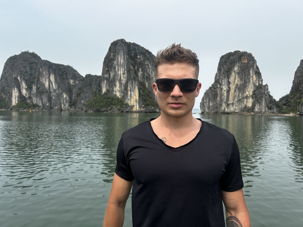 Rejs po zatoce Ha Long - najbardziej znane miejsce w Wietnamie 2 Jan Gulczyński zatoka ha long w Wietnamie