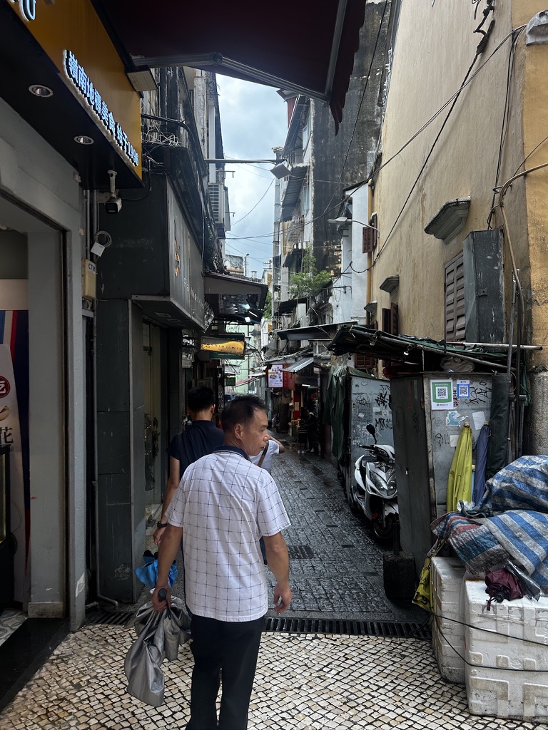 ciasne uliczki Makau