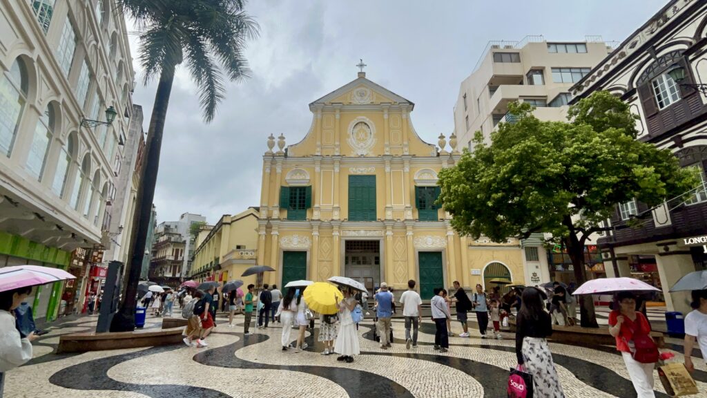żółty kościół w Makau centrum miasta