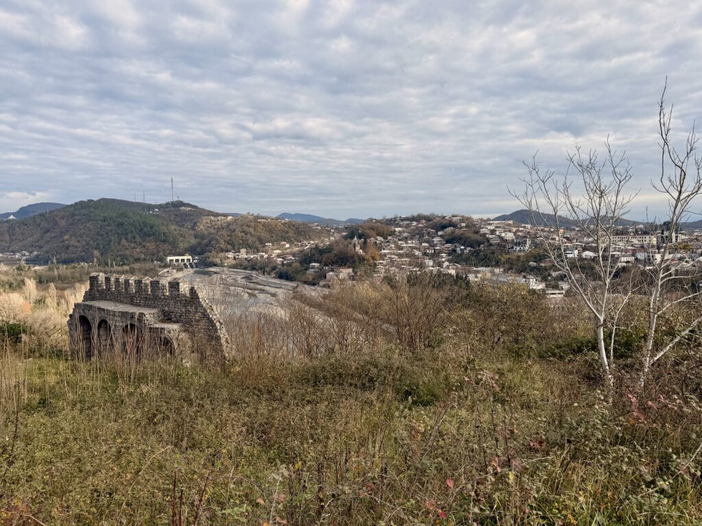 widok z góry przy Katedrze Bagrati Kutaisi na miaso