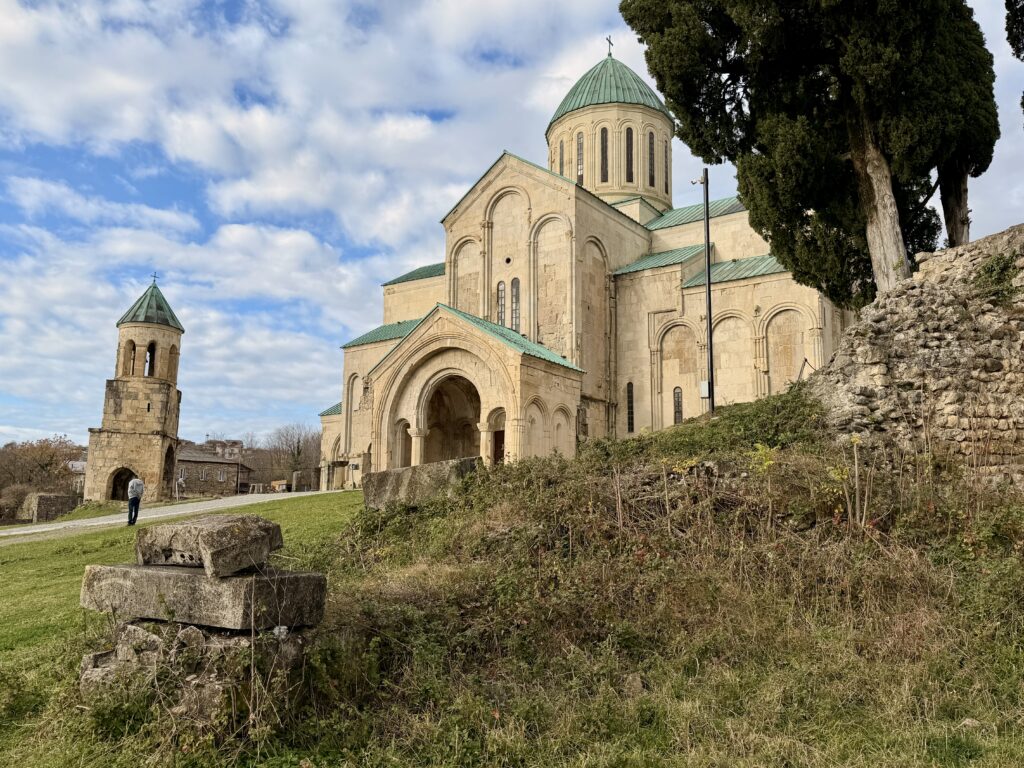 Katedra Bagrati symbol Kutaisi atrakcja którą warto odwiedzieć