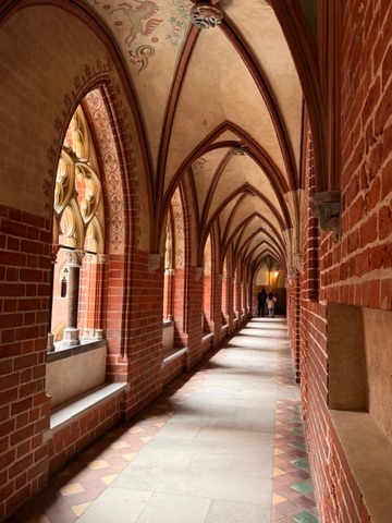 Korytarze w zamku wysokim w Malborku na dziedzicnu