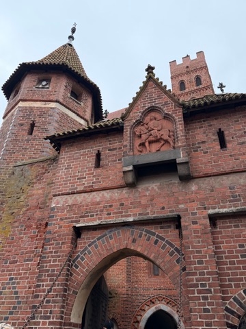 Wejście do zamku wysokiego w Malborku